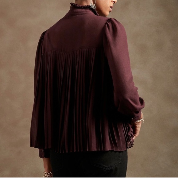 Banana Republic Pleated Blouse - Picture 12 of 12